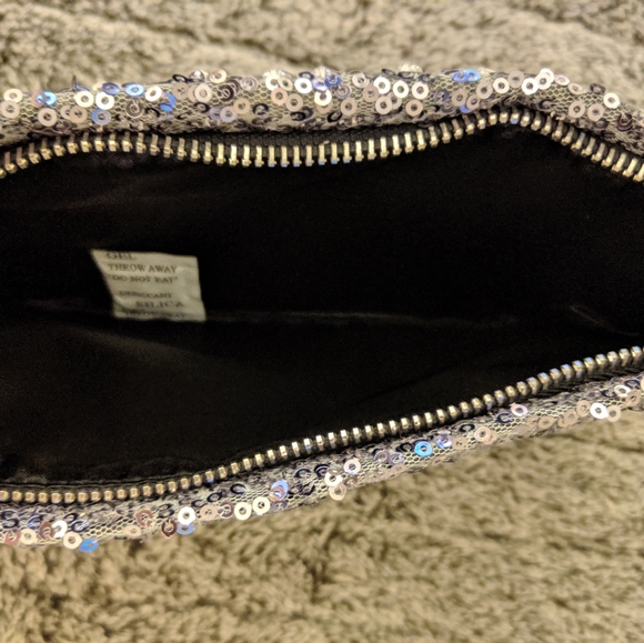 Glitz and glam vs clutch - Picture 5 of 5